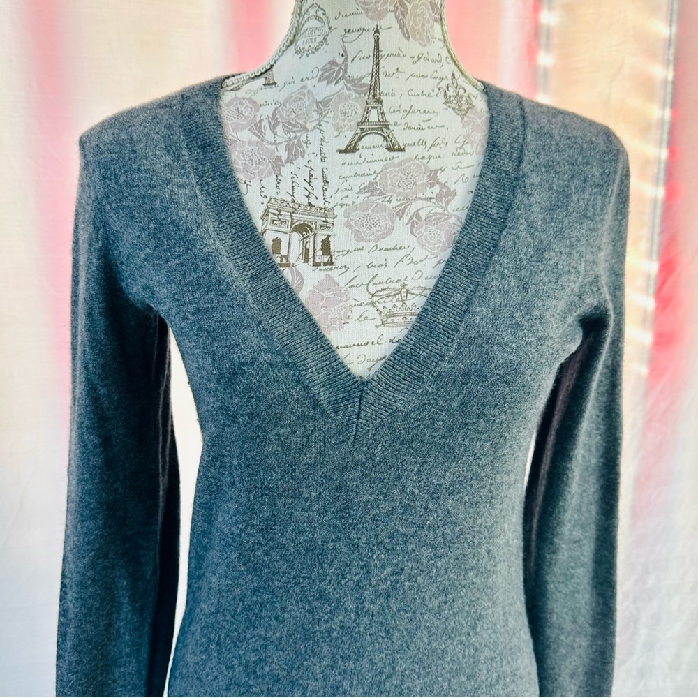 Banana Republic Charcoal Gray V Neck Cashmere Sweater Size Small